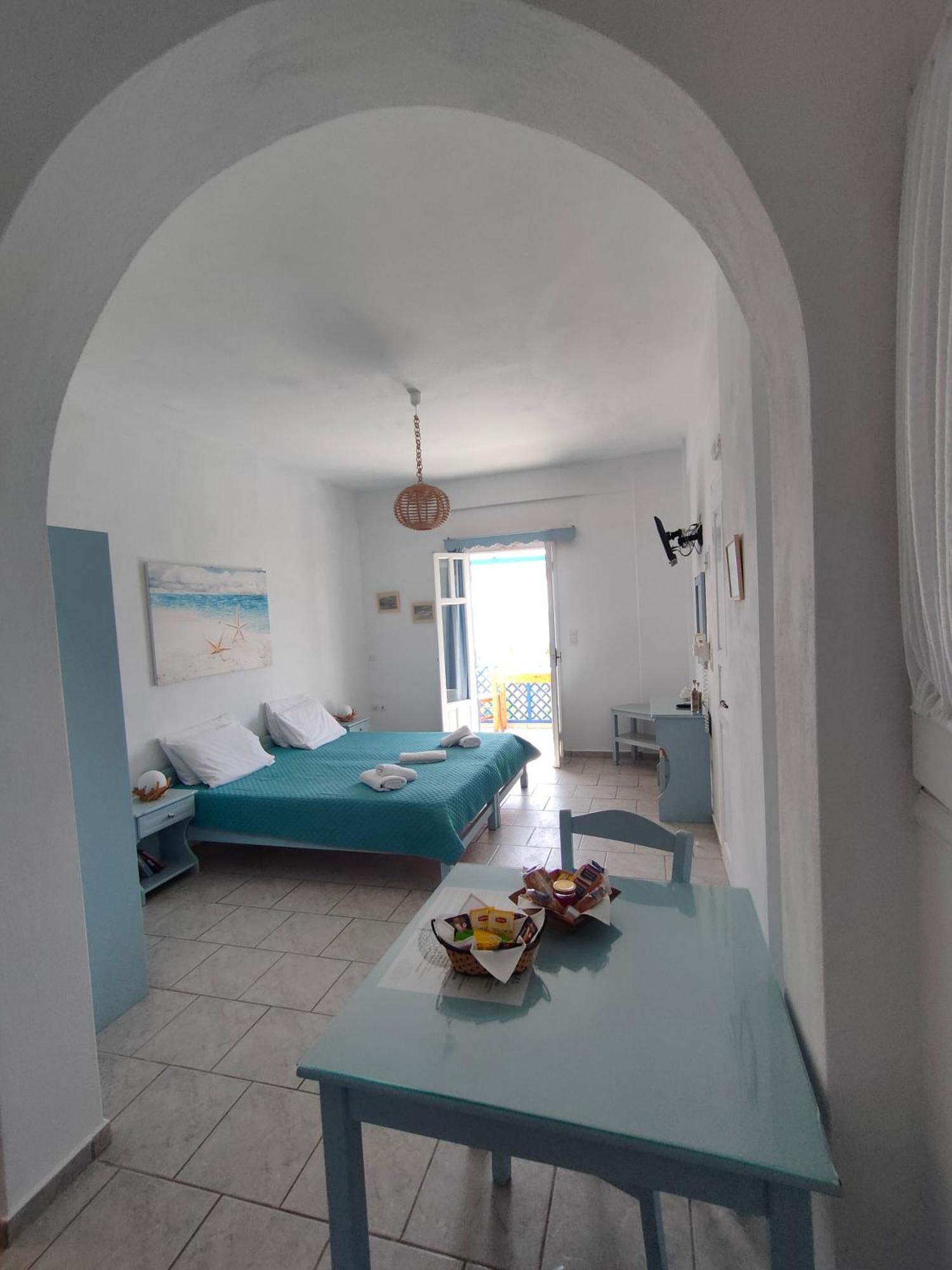 Maganas Hotel Livadi  Extérieur photo