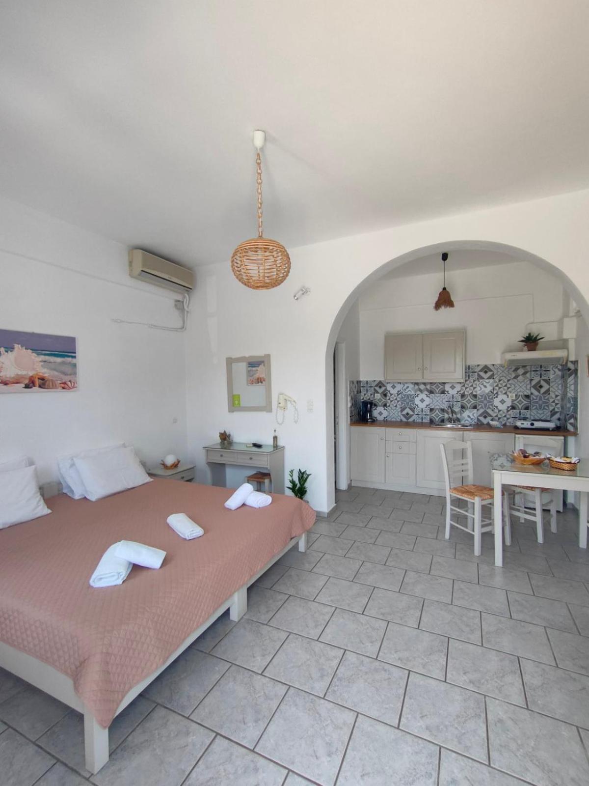 Maganas Hotel Livadi  Extérieur photo