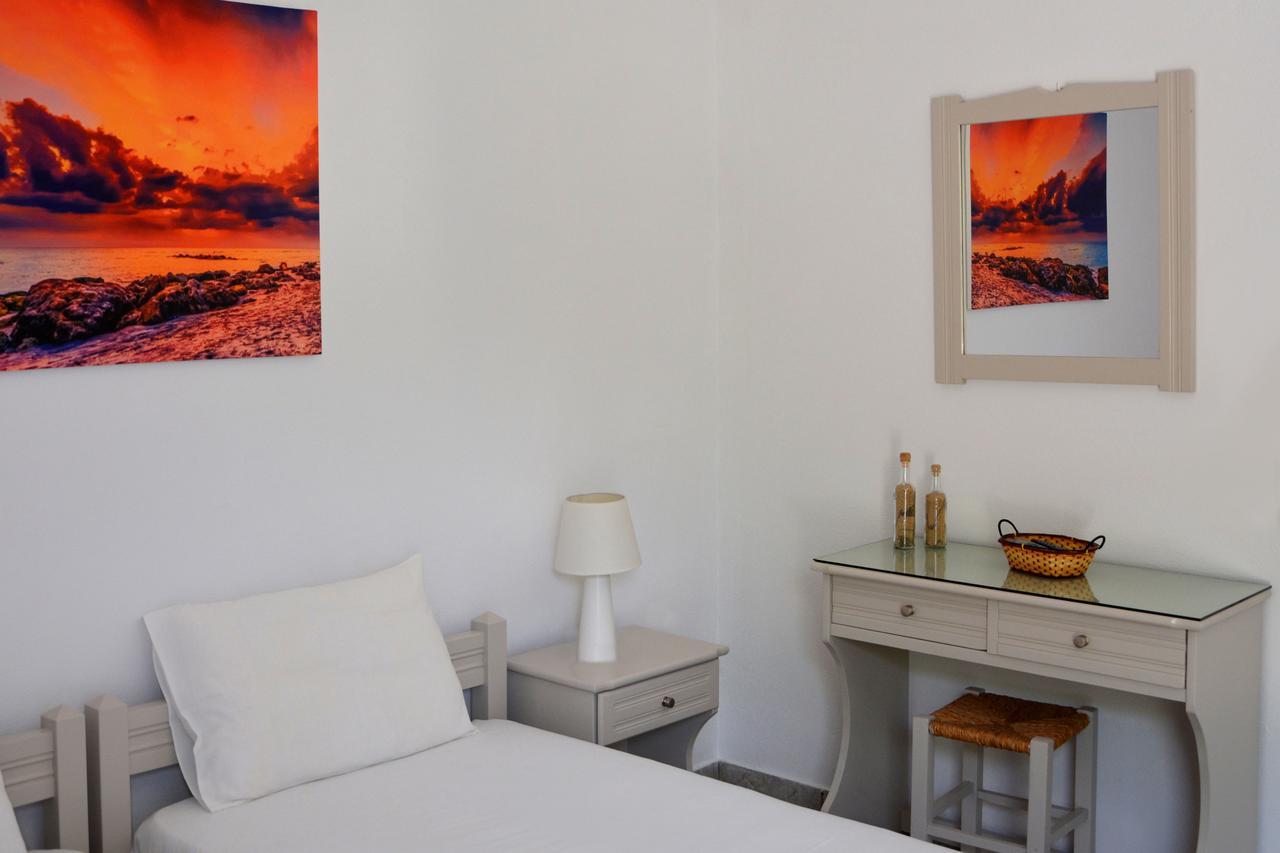 Maganas Hotel Livadi  Extérieur photo